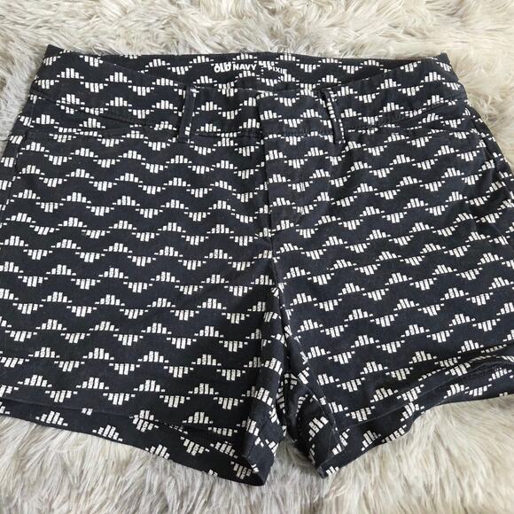 Old Navy Woman's Pixie Black and White Shorts size 2 Regular - Picture 2 of 5